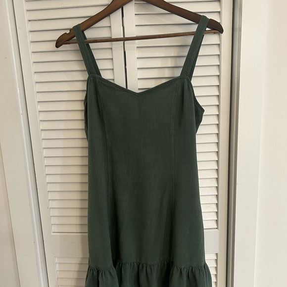 Sleeveless Green Tie-Waist Mini Dress with Ruffle Hem - Picture 3 of 9